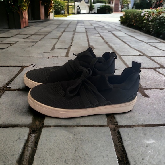 Steve Madden black stretch sneaker. Super comfy. SZ 6.5 - Picture 4 of 10